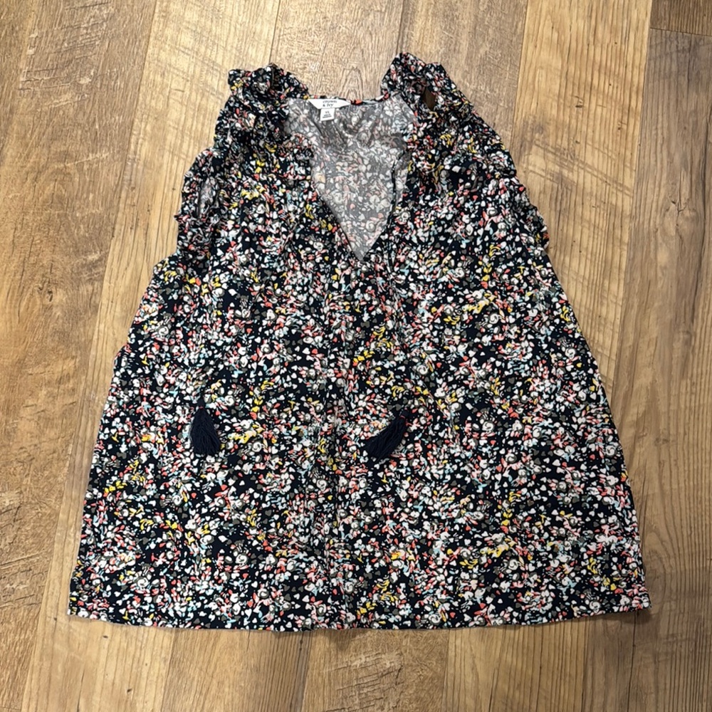 Crown & Ivy Black and White Ruffled Sleeveless Blouse